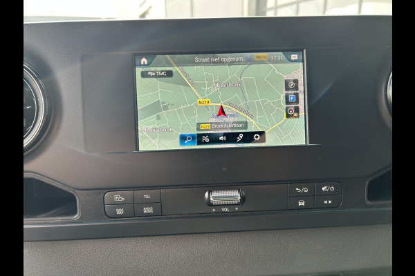Mercedes-Benz Sprinter 516 CDI Bakwagen / Laadklep / Zijdeur / MBUX / Camera / Navigatie / Airco