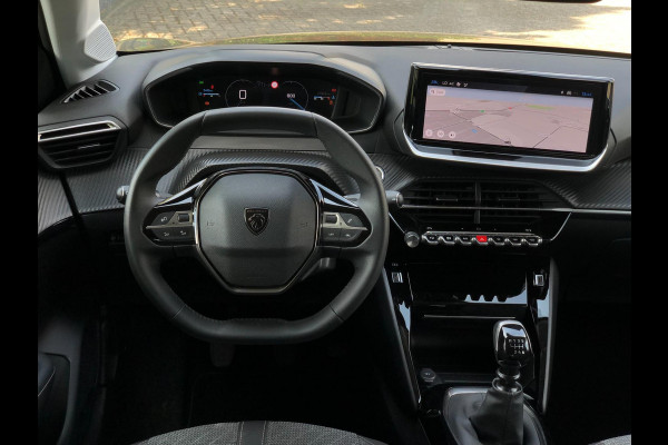 Peugeot 208 1.2 PureTech Allure | Half leder, Virt. Cockp., Navi, 360 Camera, ACC, Climate | Facelift model! |