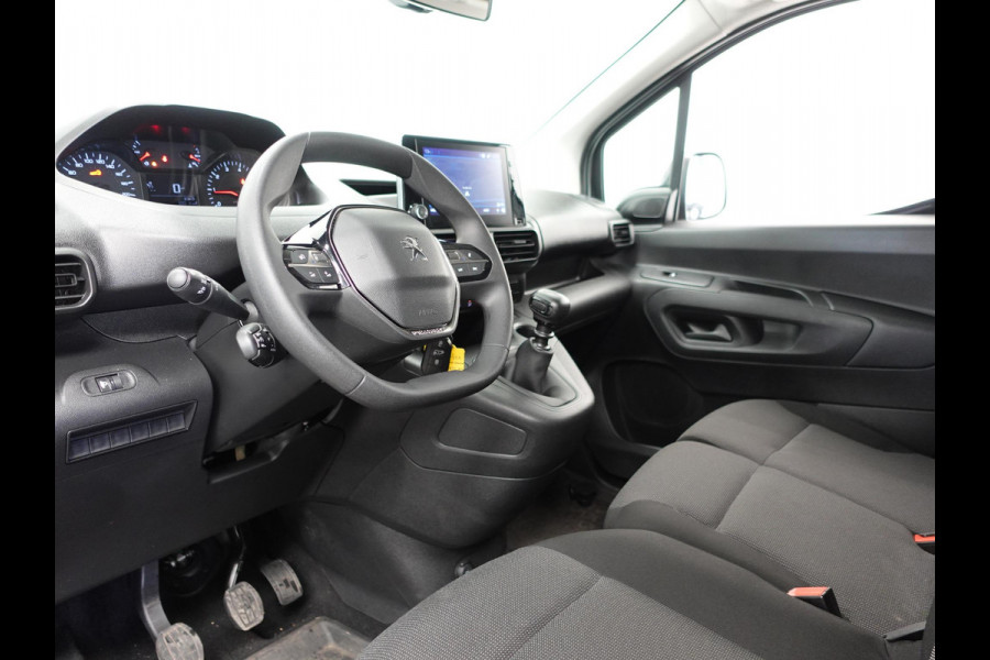 Peugeot Partner 100pk L1 Navigatie Apple Carplay Trekhaak Parkeersensoren Camera  Cruise control