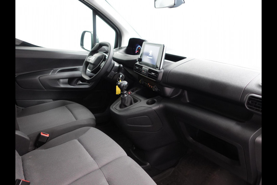 Peugeot Partner 100pk L1 Navigatie Apple Carplay Trekhaak Parkeersensoren Camera  Cruise control