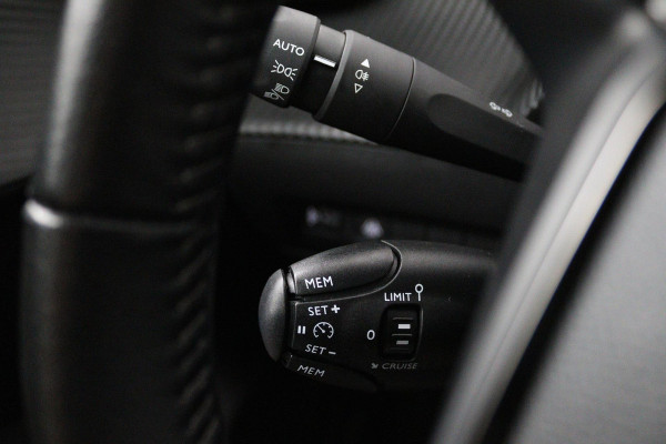 Peugeot 208 1.2 PureTech Blue Lease Active (PARKEERSENSOREN ACHTER, NAVIGATIE, BLUETOOTH, LANE-ASSIST, NL-AUTO)