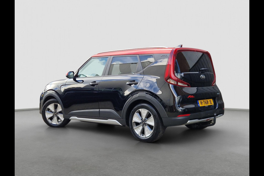 Kia e-Soul ExecutiveLine 64 kWh Kia e-Soul ExecutiveLine 64kWh Automaat | Leder | Harman/Kardon | Clima | Navi | Camera | PDC | Cruise | LED |