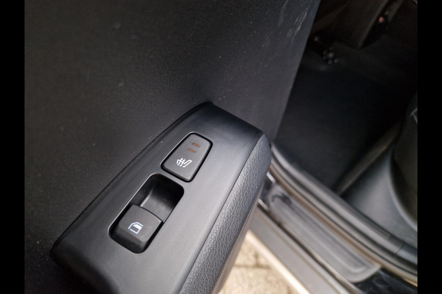 Kia e-Soul ExecutiveLine 64 kWh Kia e-Soul ExecutiveLine 64kWh Automaat | Leder | Harman/Kardon | Clima | Navi | Camera | PDC | Cruise | LED |