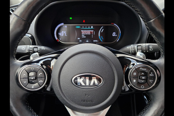 Kia e-Soul ExecutiveLine 64 kWh Kia e-Soul ExecutiveLine 64kWh Automaat | Leder | Harman/Kardon | Clima | Navi | Camera | PDC | Cruise | LED |