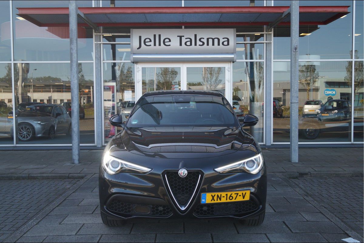 Alfa Romeo Stelvio 2.0T AWD 200pk Super│Veloce interieur│18'' velgen│PDC│Camera│Stoel-stuur verwarmbaar