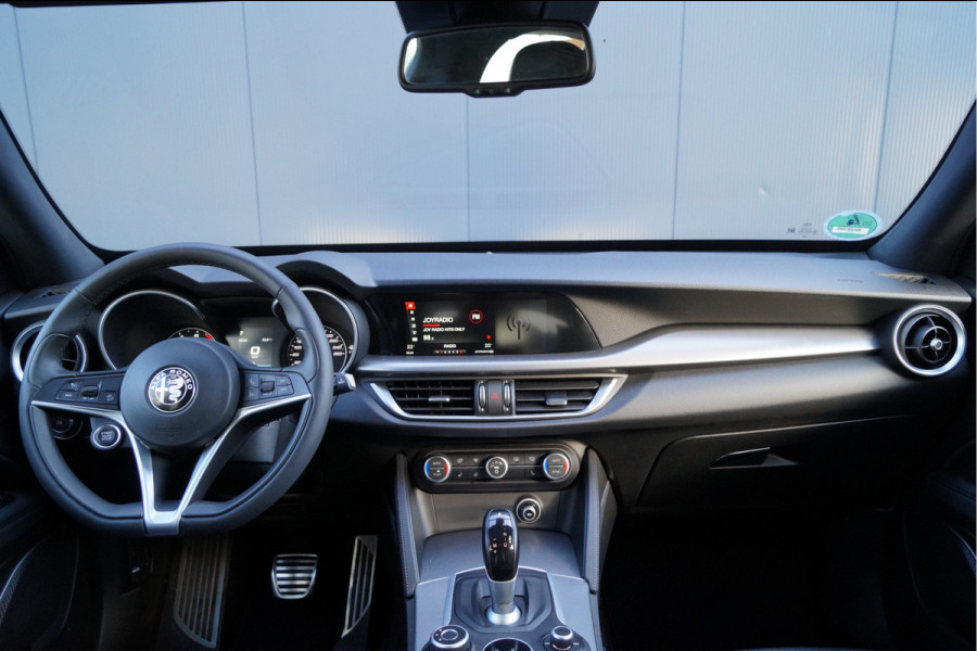 Alfa Romeo Stelvio 2.0T AWD 200pk Super│Veloce interieur│18'' velgen│PDC│Camera│Stoel-stuur verwarmbaar