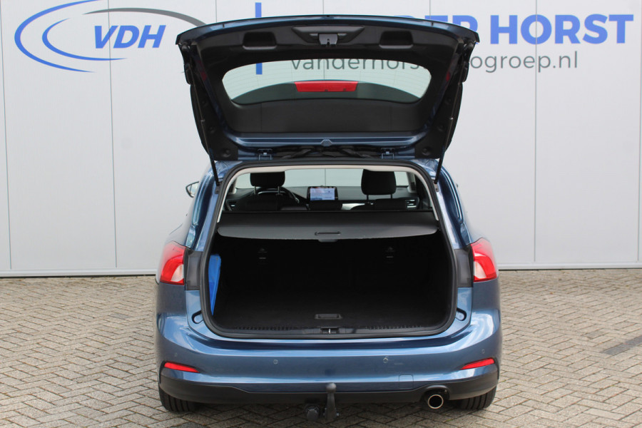 Ford FOCUS Wagon 1.0-125pk EcoBoost Titanium Business. Ruime, zeer geschikte gezinsauto ! Autm. airco dual, stoel-, stuur- en voorraamverw., LM wielen, trekhaak, metallic lak, navigatie, telefoonvoorb., cruise control etc