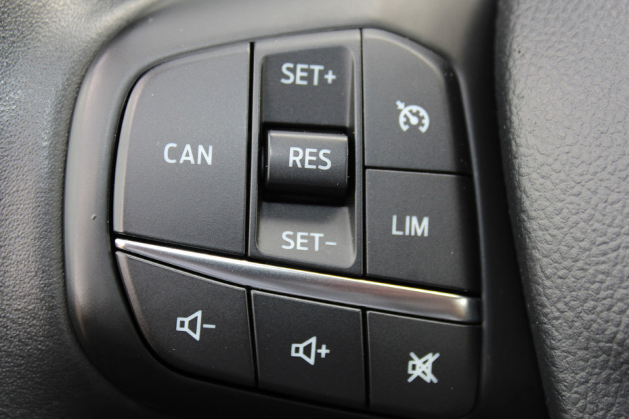 Ford FOCUS Wagon 1.0-125pk EcoBoost Titanium Business. Ruime, zeer geschikte gezinsauto ! Autm. airco dual, stoel-, stuur- en voorraamverw., LM wielen, trekhaak, metallic lak, navigatie, telefoonvoorb., cruise control etc