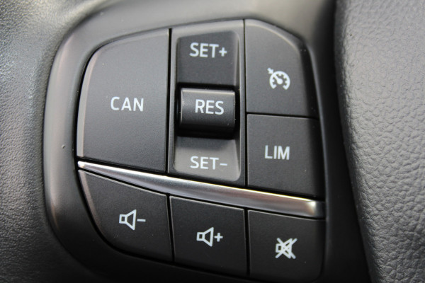 Ford FOCUS Wagon 1.0-125pk EcoBoost Titanium Business. Ruime, zeer geschikte gezinsauto ! Autm. airco dual, stoel-, stuur- en voorraamverw., LM wielen, trekhaak, metallic lak, navigatie, telefoonvoorb., cruise control etc
