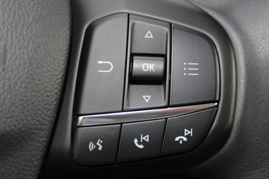 Ford FOCUS Wagon 1.0-125pk EcoBoost Titanium Business. Ruime, zeer geschikte gezinsauto ! Autm. airco dual, stoel-, stuur- en voorraamverw., LM wielen, trekhaak, metallic lak, navigatie, telefoonvoorb., cruise control etc