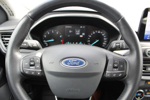 Ford FOCUS Wagon 1.0-125pk EcoBoost Titanium Business. Ruime, zeer geschikte gezinsauto ! Autm. airco dual, stoel-, stuur- en voorraamverw., LM wielen, trekhaak, metallic lak, navigatie, telefoonvoorb., cruise control etc