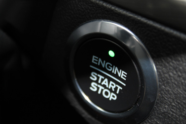 Ford FOCUS Wagon 1.0-125pk EcoBoost Titanium Business. Ruime, zeer geschikte gezinsauto ! Autm. airco dual, stoel-, stuur- en voorraamverw., LM wielen, trekhaak, metallic lak, navigatie, telefoonvoorb., cruise control etc