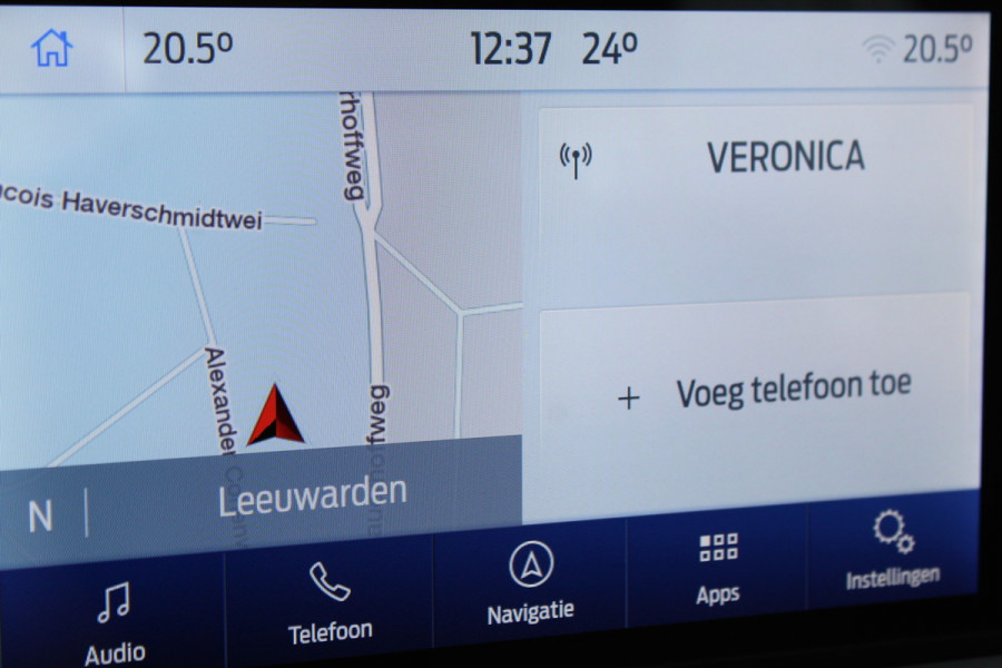 Ford FOCUS Wagon 1.0-125pk EcoBoost Titanium Business. Ruime, zeer geschikte gezinsauto ! Autm. airco dual, stoel-, stuur- en voorraamverw., LM wielen, trekhaak, metallic lak, navigatie, telefoonvoorb., cruise control etc