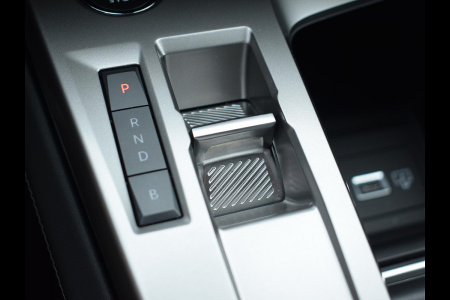 Peugeot 308 1.6 Plug-in Hybrid 180 Allure TREKHAAK | NAVI & CARPLAY | CAMERA MET SENSOREN | E.C.C. |