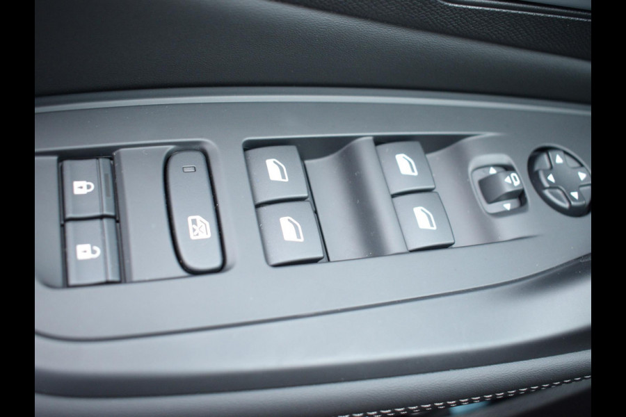Peugeot 308 1.6 Plug-in Hybrid 180 Allure TREKHAAK | NAVI & CARPLAY | CAMERA MET SENSOREN | E.C.C. |