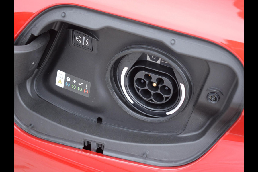 Peugeot 308 1.6 Plug-in Hybrid 180 Allure TREKHAAK | NAVI & CARPLAY | CAMERA MET SENSOREN | E.C.C. |