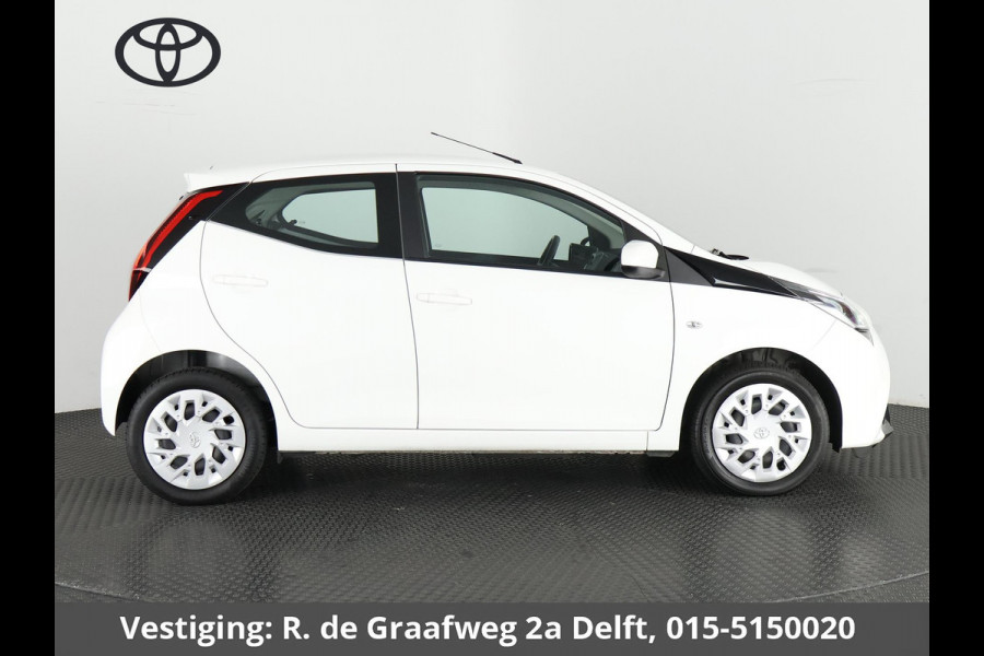 Toyota Aygo 1.0 VVT-i X-Play | Dealer onderhouden | Apple Carplay & AndroidAUTO | Airco | 1e eigenaar