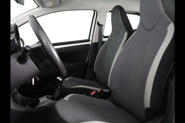 Toyota Aygo 1.0 VVT-i X-Play | Dealer onderhouden | Apple Carplay & AndroidAUTO | Airco | 1e eigenaar