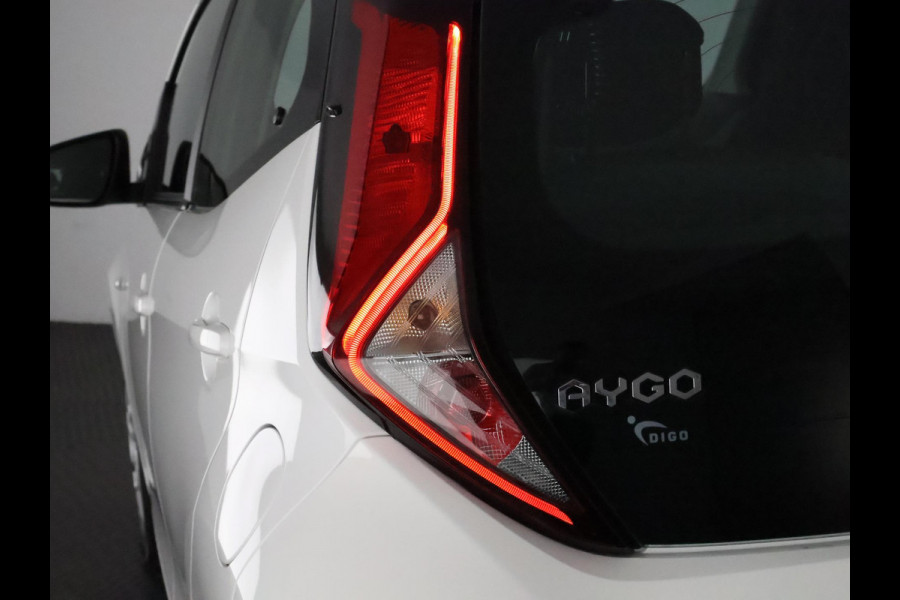 Toyota Aygo 1.0 VVT-i X-Play | Dealer onderhouden | Apple Carplay & AndroidAUTO | Airco | 1e eigenaar