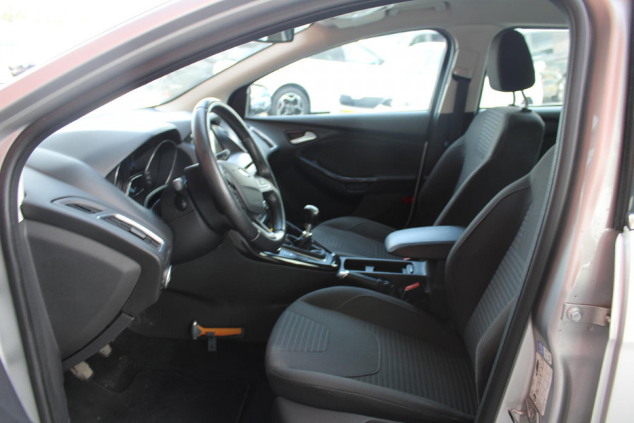 Ford FOCUS Wagon 1.5 EcoBoost 150 PK Titanium | Trekhaak | 1500 KG Trekgewicht | Navigatie | PDC V + A | Climate Control | Cruise Control | Voorruitverwarming | Dealeronderhouden