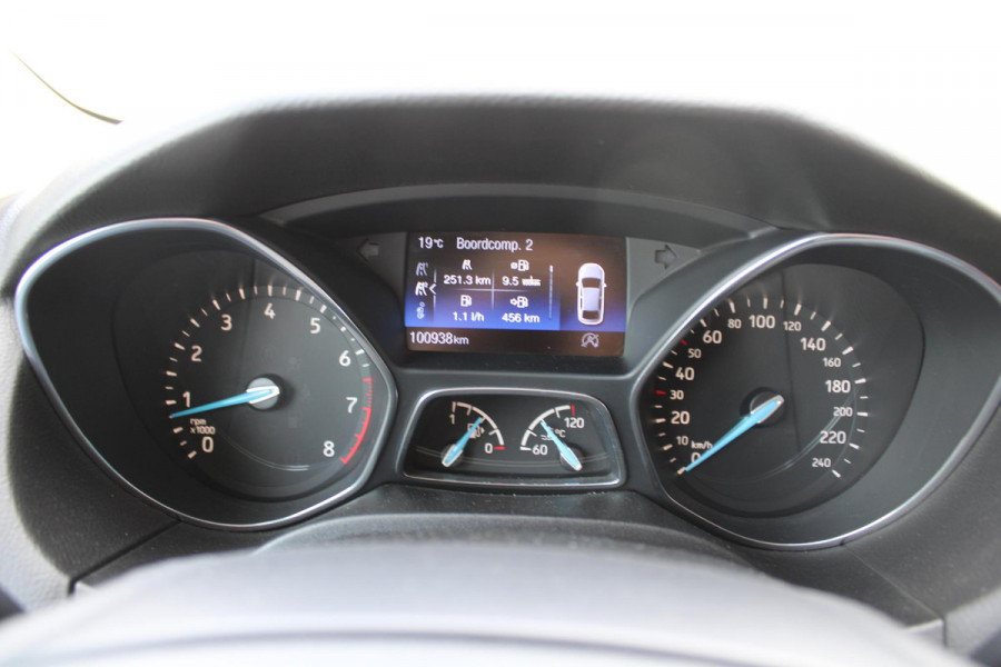 Ford FOCUS Wagon 1.5 EcoBoost 150 PK Titanium | Trekhaak | 1500 KG Trekgewicht | Navigatie | PDC V + A | Climate Control | Cruise Control | Voorruitverwarming | Dealeronderhouden