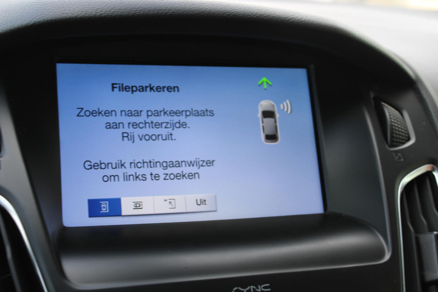 Ford FOCUS Wagon 1.5 EcoBoost 150 PK Titanium | Trekhaak | 1500 KG Trekgewicht | Navigatie | PDC V + A | Climate Control | Cruise Control | Voorruitverwarming | Dealeronderhouden