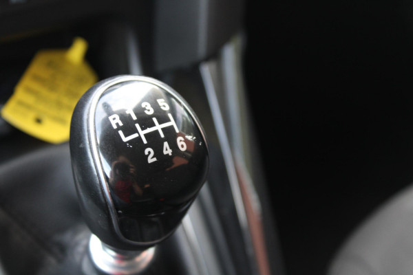 Ford FOCUS Wagon 1.5 EcoBoost 150 PK Titanium | Trekhaak | 1500 KG Trekgewicht | Navigatie | PDC V + A | Climate Control | Cruise Control | Voorruitverwarming | Dealeronderhouden