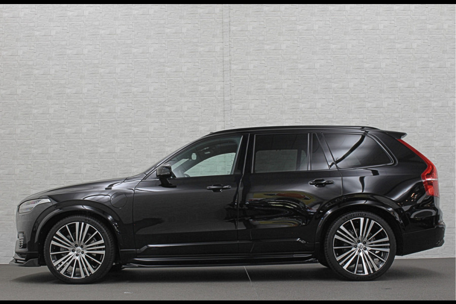Volvo XC90 T8 R 455PK Long Range Ultimate Dark | Luchtvering | Bowers & Wilkins | 360 Camera | Panorama | Pilot-Assist | R-Design | ACC | Stoelventilatie | Trekhaak | Head-Up | Keyless-Entry | Sportstoelen | Memory | Standkachel | Stuurverwarming | Full-LED | Zonwering | BLIS | Carplay |