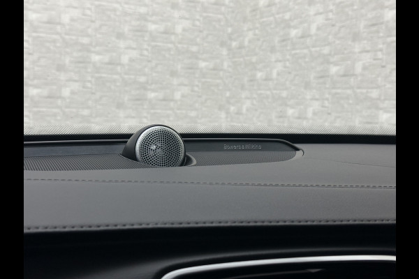 Volvo XC90 T8 R 455PK Long Range Ultimate Dark | Luchtvering | Bowers & Wilkins | 360 Camera | Panorama | Pilot-Assist | R-Design | ACC | Stoelventilatie | Trekhaak | Head-Up | Keyless-Entry | Sportstoelen | Memory | Standkachel | Stuurverwarming | Full-LED | Zonwering | BLIS | Carplay |