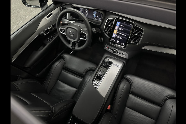 Volvo XC90 T8 R 455PK Long Range Ultimate Dark | Luchtvering | Bowers & Wilkins | 360 Camera | Panorama | Pilot-Assist | R-Design | ACC | Stoelventilatie | Trekhaak | Head-Up | Keyless-Entry | Sportstoelen | Memory | Standkachel | Stuurverwarming | Full-LED | Zonwering | BLIS | Carplay |