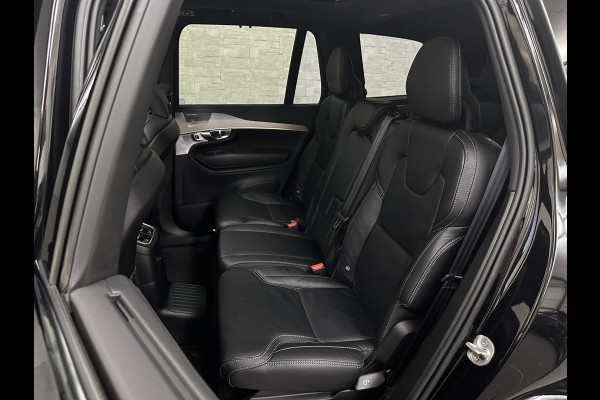 Volvo XC90 T8 R 455PK Long Range Ultimate Dark | Luchtvering | Bowers & Wilkins | 360 Camera | Panorama | Pilot-Assist | R-Design | ACC | Stoelventilatie | Trekhaak | Head-Up | Keyless-Entry | Sportstoelen | Memory | Standkachel | Stuurverwarming | Full-LED | Zonwering | BLIS | Carplay |