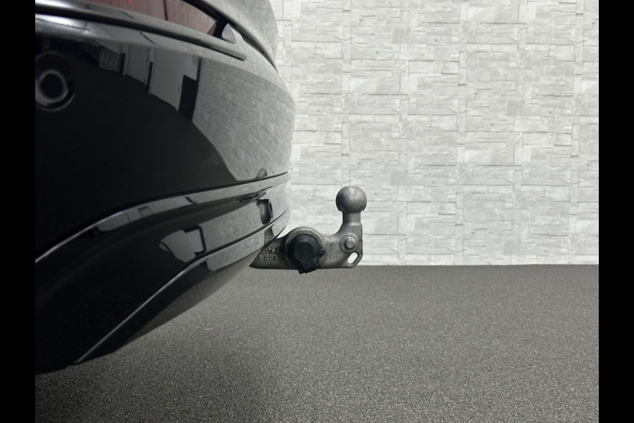 Volvo XC90 T8 R 455PK Long Range Ultimate Dark | Luchtvering | Bowers & Wilkins | 360 Camera | Panorama | Pilot-Assist | R-Design | ACC | Stoelventilatie | Trekhaak | Head-Up | Keyless-Entry | Sportstoelen | Memory | Standkachel | Stuurverwarming | Full-LED | Zonwering | BLIS | Carplay |