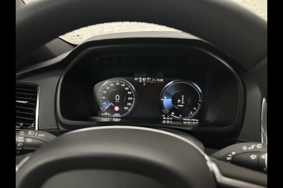 Volvo XC90 T8 R 455PK Long Range Ultimate Dark | Luchtvering | Bowers & Wilkins | 360 Camera | Panorama | Pilot-Assist | R-Design | ACC | Stoelventilatie | Trekhaak | Head-Up | Keyless-Entry | Sportstoelen | Memory | Standkachel | Stuurverwarming | Full-LED | Zonwering | BLIS | Carplay |