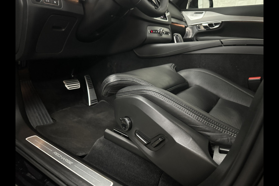 Volvo XC90 T8 R 455PK Long Range Ultimate Dark | Luchtvering | Bowers & Wilkins | 360 Camera | Panorama | Pilot-Assist | R-Design | ACC | Stoelventilatie | Trekhaak | Head-Up | Keyless-Entry | Sportstoelen | Memory | Standkachel | Stuurverwarming | Full-LED | Zonwering | BLIS | Carplay |