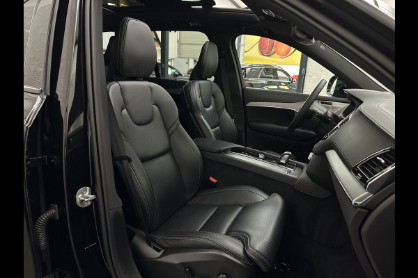 Volvo XC90 T8 R 455PK Long Range Ultimate Dark | Luchtvering | Bowers & Wilkins | 360 Camera | Panorama | Pilot-Assist | R-Design | ACC | Stoelventilatie | Trekhaak | Head-Up | Keyless-Entry | Sportstoelen | Memory | Standkachel | Stuurverwarming | Full-LED | Zonwering | BLIS | Carplay |