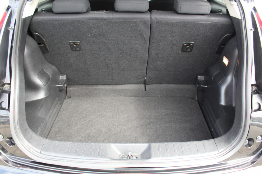 Nissan Juke 1.2-116pk DIG-T S/S Acenta. Zeer nette en goed onderhouden hoogzitter ! Autm. airco, camera, trekhaak, LM wielen, airco, cruise control, navigatie, telefoonvoorb., All season banden, privacy glass etc