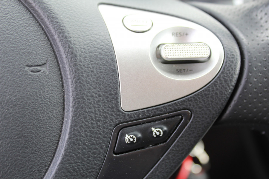 Nissan Juke 1.2-116pk DIG-T S/S Acenta. Zeer nette en goed onderhouden hoogzitter ! Autm. airco, camera, trekhaak, LM wielen, airco, cruise control, navigatie, telefoonvoorb., All season banden, privacy glass etc