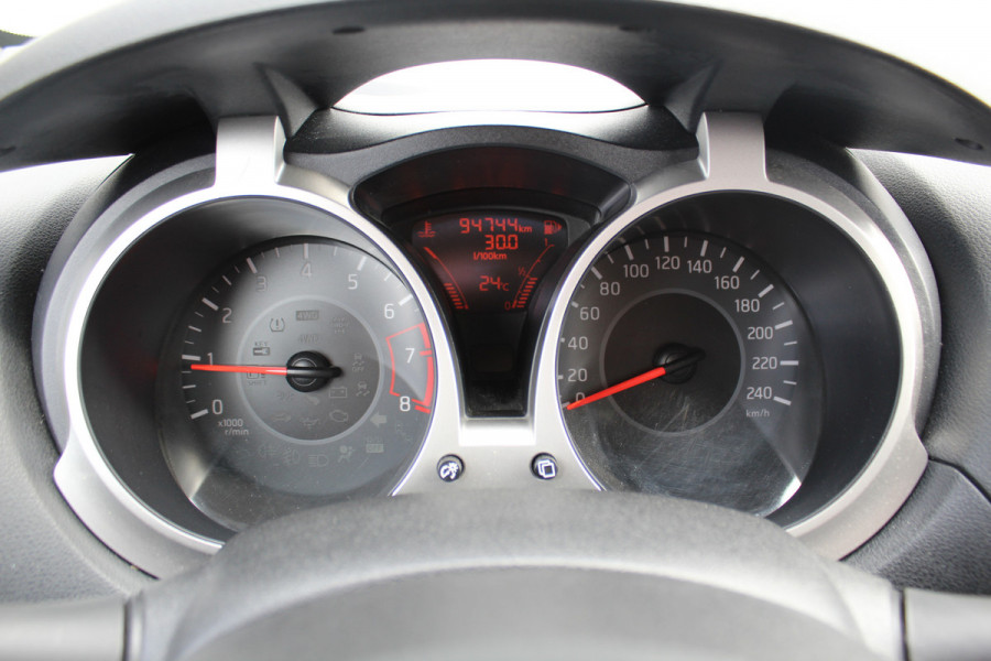 Nissan Juke 1.2-116pk DIG-T S/S Acenta. Zeer nette en goed onderhouden hoogzitter ! Autm. airco, camera, trekhaak, LM wielen, airco, cruise control, navigatie, telefoonvoorb., All season banden, privacy glass etc