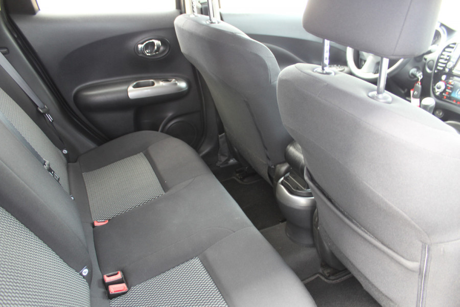 Nissan Juke 1.2-116pk DIG-T S/S Acenta. Zeer nette en goed onderhouden hoogzitter ! Autm. airco, camera, trekhaak, LM wielen, airco, cruise control, navigatie, telefoonvoorb., All season banden, privacy glass etc