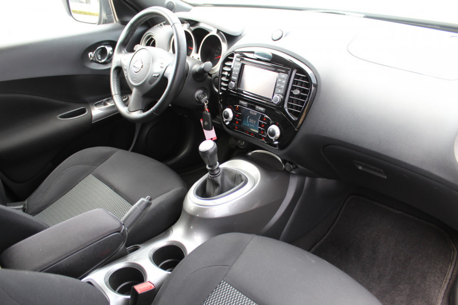 Nissan Juke 1.2-116pk DIG-T S/S Acenta. Zeer nette en goed onderhouden hoogzitter ! Autm. airco, camera, trekhaak, LM wielen, airco, cruise control, navigatie, telefoonvoorb., All season banden, privacy glass etc