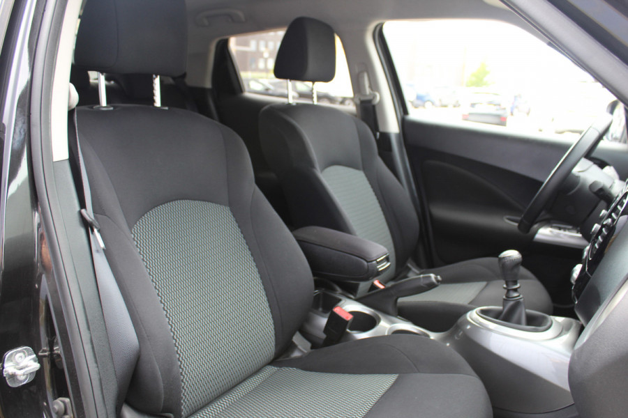 Nissan Juke 1.2-116pk DIG-T S/S Acenta. Zeer nette en goed onderhouden hoogzitter ! Autm. airco, camera, trekhaak, LM wielen, airco, cruise control, navigatie, telefoonvoorb., All season banden, privacy glass etc