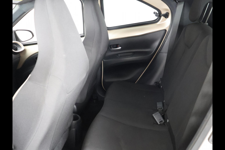 Toyota Aygo X 1.0 VVT-i AUTOMAAT PULSE LIMITED ED. KEYLESS. PDC . CRUISE .LMV.CARPLAY NAVIGATIE  GARANTIE TOT 6-2032