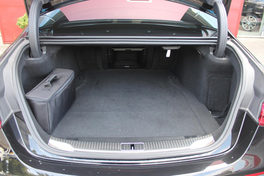 Mercedes-Benz S-Klasse 580e 4MATIC AMG LINE 510PK | PANORAMISCH SCHUIF / KANTELDAK | 360° CAMERA | BURMESTER PREMIUM AUDIO | NAPPA LEDEREN BEKLEDING | VOORSTOELEN ELEKTRISCH VERSTELBAAR MET GEHEUGEN | VOORSTOELEN EN ACHTERBANK GEVENTILEERD / VERWARMD | MBUX AUGMENT REALITY NAVIGATIE / HEAD UPP DISPLAY | MULTIMEDIA MBUX ( ACHTERBANK TABLET | ZWARTE HEMEL BEKLEDING | AIRBALANCE PAKKET (LUCHTREINIGING SYSTEEM) | MEESTURENDE ACHTERAS |  4 ZONE CLIMATE CONTROL |  ADAPTIVE RUITERWISSER ISTALLATIE  ( MAGIC  VISION CONTROL) |