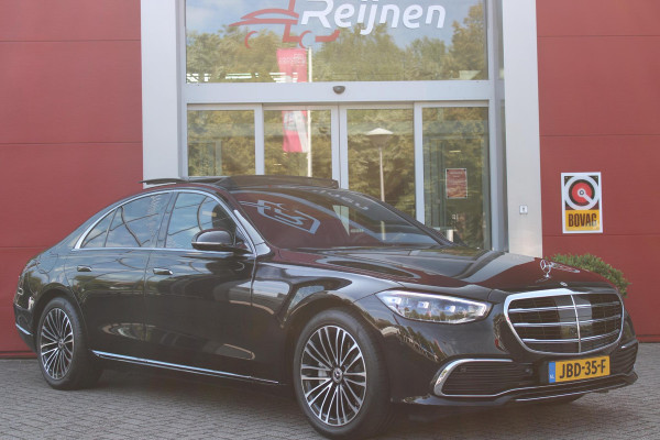 Mercedes-Benz S-Klasse 580e 4MATIC AMG LINE 510PK | PANORAMISCH SCHUIF / KANTELDAK | 360° CAMERA | BURMESTER PREMIUM AUDIO | NAPPA LEDEREN BEKLEDING | VOORSTOELEN ELEKTRISCH VERSTELBAAR MET GEHEUGEN | VOORSTOELEN EN ACHTERBANK GEVENTILEERD / VERWARMD | MBUX AUGMENT REALITY NAVIGATIE / HEAD UPP DISPLAY | MULTIMEDIA MBUX ( ACHTERBANK TABLET | ZWARTE HEMEL BEKLEDING | AIRBALANCE PAKKET (LUCHTREINIGING SYSTEEM) | MEESTURENDE ACHTERAS |  4 ZONE CLIMATE CONTROL |  ADAPTIVE RUITERWISSER ISTALLATIE  ( MAGIC  VISION CONTROL) |