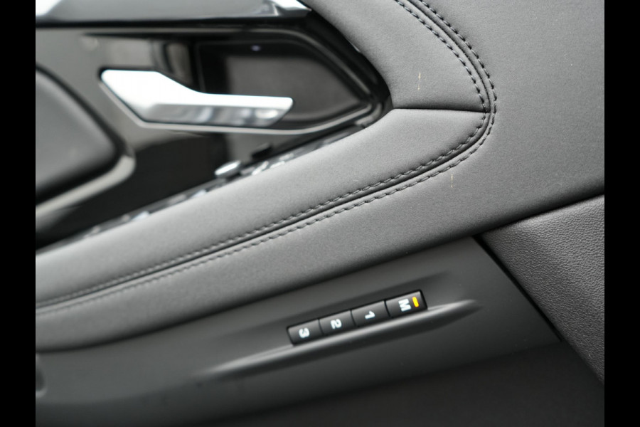 Land Rover Range Rover Evoque P300e AWD R-Dynamic Plug In Hybrid PHEV | Adaptive Cruise | Head Up Lederen Sportstoelen Memory | 20"L.M | Stuur & Stoelverwarming | Keyless | Apple Carplay |
