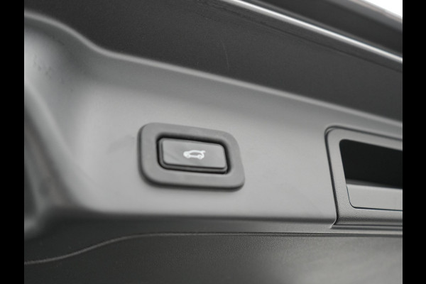 Land Rover Range Rover Evoque P300e AWD R-Dynamic Plug In Hybrid PHEV | Adaptive Cruise | Head Up Lederen Sportstoelen Memory | 20"L.M | Stuur & Stoelverwarming | Keyless | Apple Carplay |