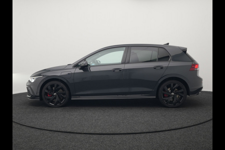 Volkswagen Golf GTE 245pk Plug In Hybrid Black Optic PHEV | Adaptive Cruise  | Camera | IQ Light | Sportstoelen Verwarmd | 18"L.M | Virtual | Apple Carplay | Sfeerverlichting | Keyless |