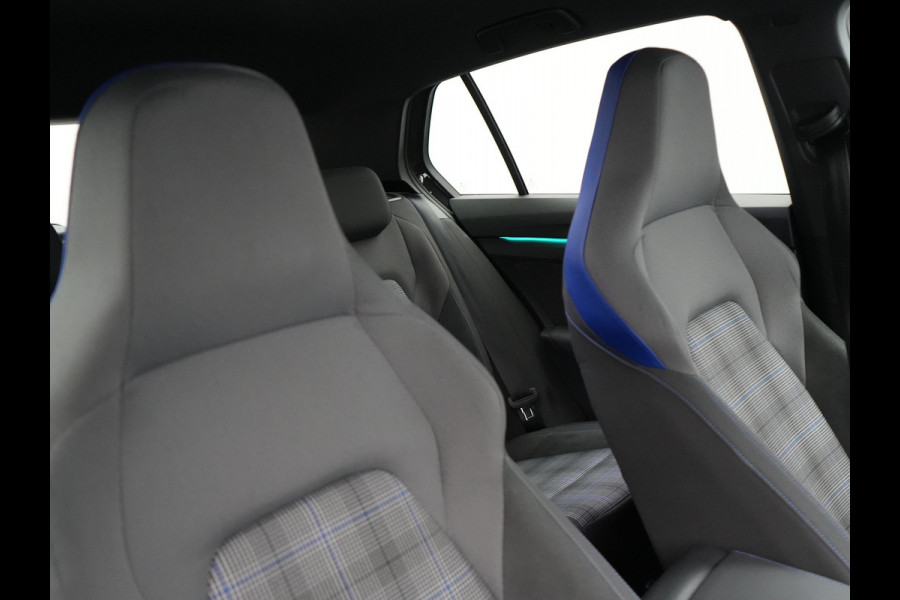 Volkswagen Golf GTE 245pk Plug In Hybrid Black Optic PHEV | Adaptive Cruise  | Camera | IQ Light | Sportstoelen Verwarmd | 18"L.M | Virtual | Apple Carplay | Sfeerverlichting | Keyless |