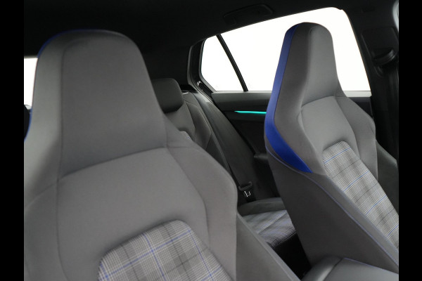 Volkswagen Golf GTE 245pk Plug In Hybrid Black Optic PHEV | Adaptive Cruise  | Camera | IQ Light | Sportstoelen Verwarmd | 18"L.M | Virtual | Apple Carplay | Sfeerverlichting | Keyless |