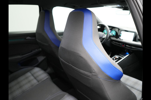 Volkswagen Golf GTE 245pk Plug In Hybrid Black Optic PHEV | Adaptive Cruise  | Camera | IQ Light | Sportstoelen Verwarmd | 18"L.M | Virtual | Apple Carplay | Sfeerverlichting | Keyless |